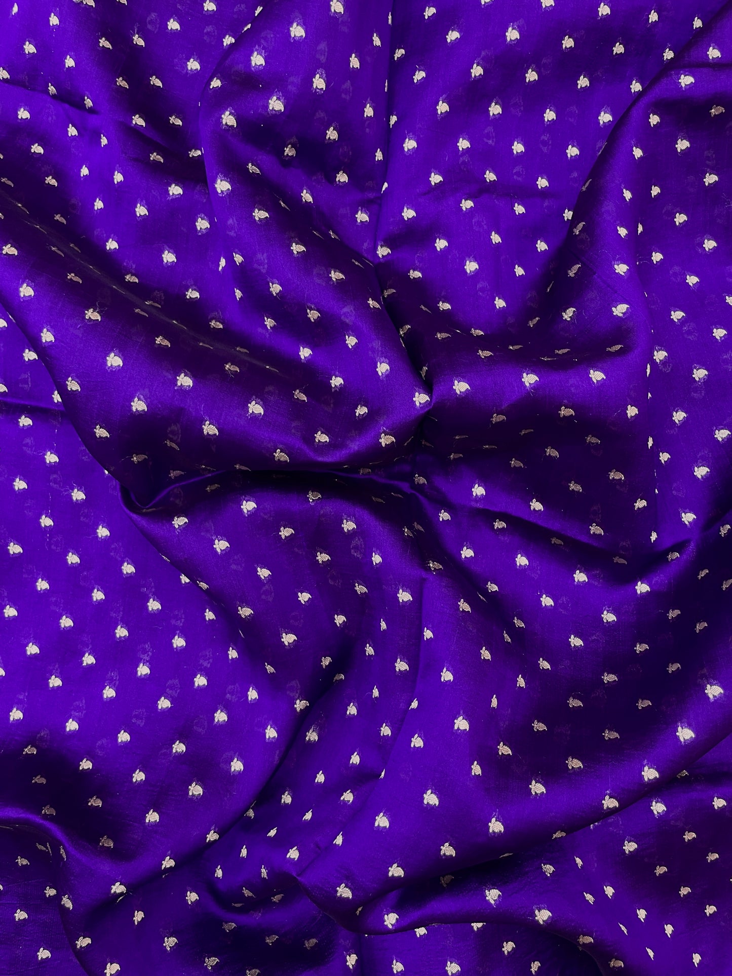 Dainty Traditional Floral Zari Jacquard Weaving On Pure Tussar Silk Fabric