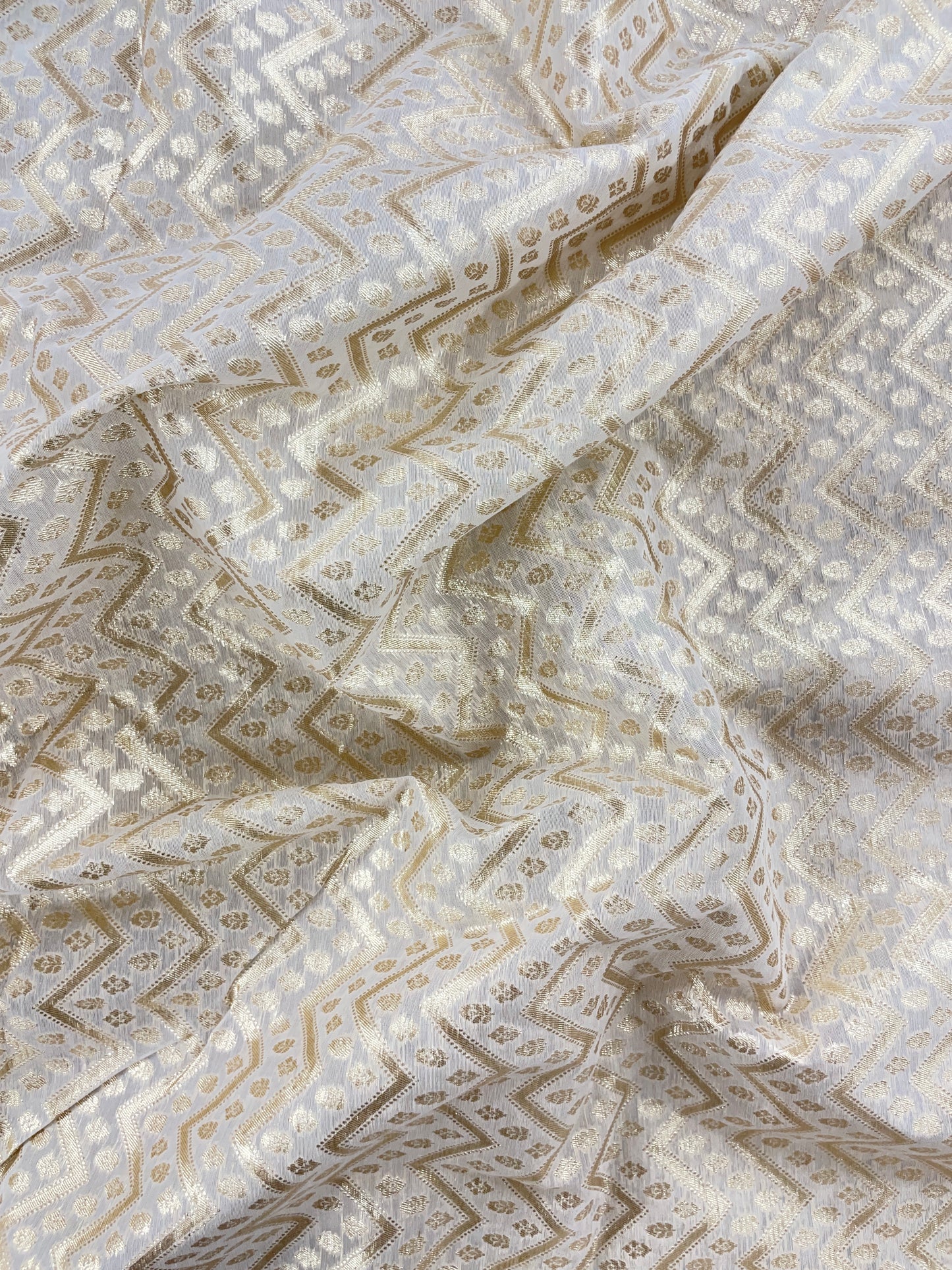 Exquisite Elegant All Over Zig Zag And Flower Zari  Weaving  On White Banarasi Chanderi Jacquard Fabric