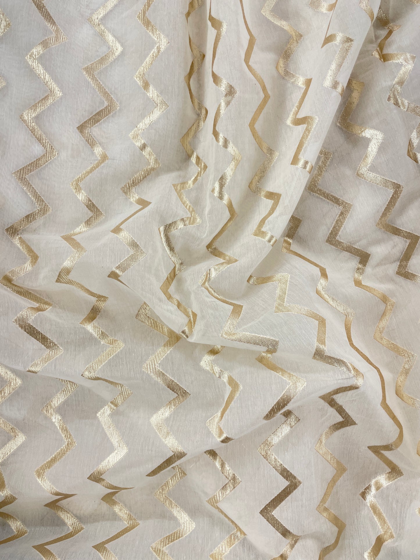 Charming Delightful All Over Zig Zag Zari Weaving On White Banarasi Chanderi Jacquard Fabric