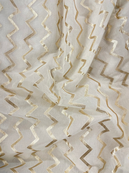 Charming Delightful All Over Zig Zag Zari Weaving On White Banarasi Chanderi Jacquard Fabric