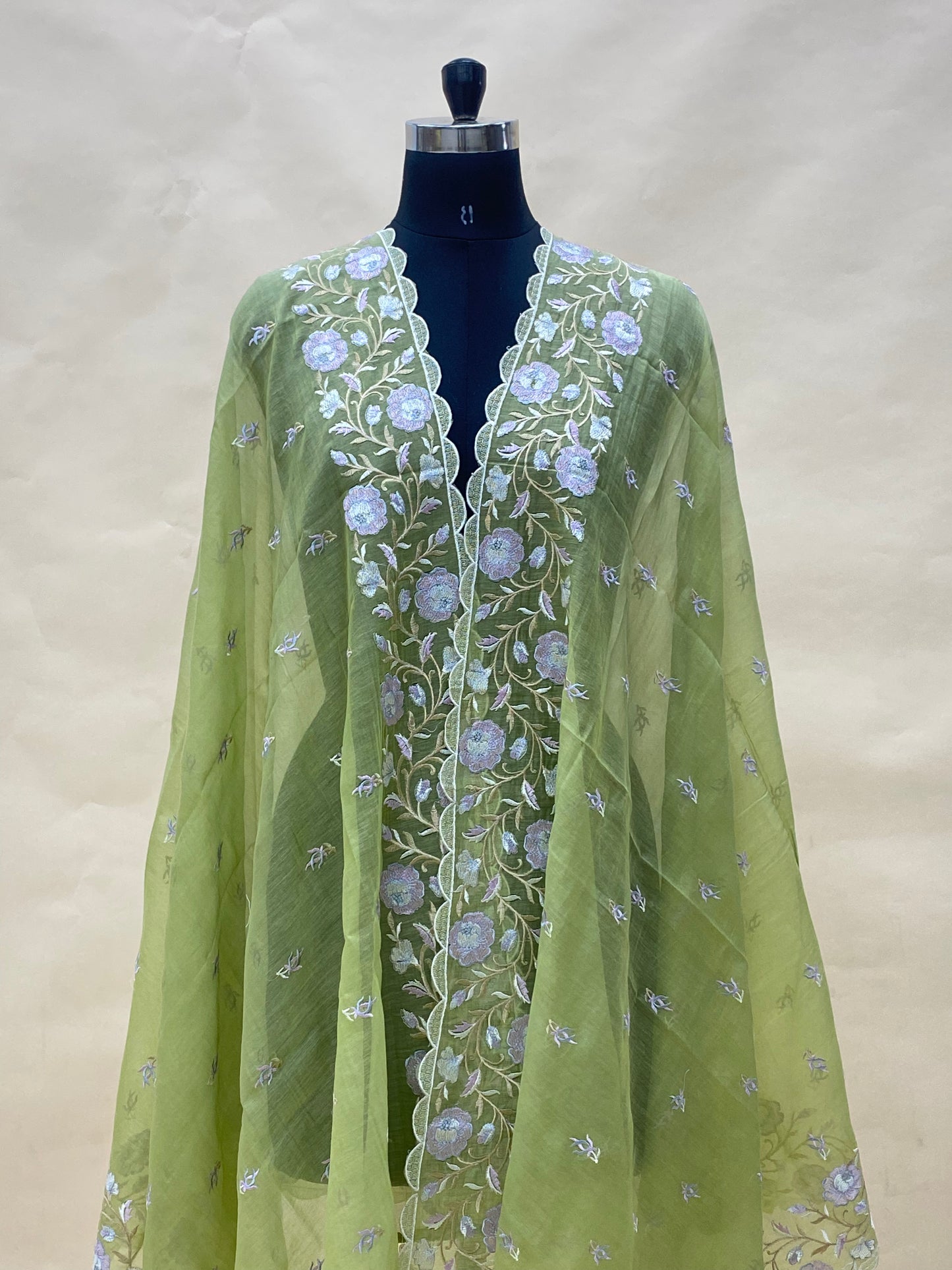 Delicate Stunning Floral Thread Embroidery On Chanderi Dupatta