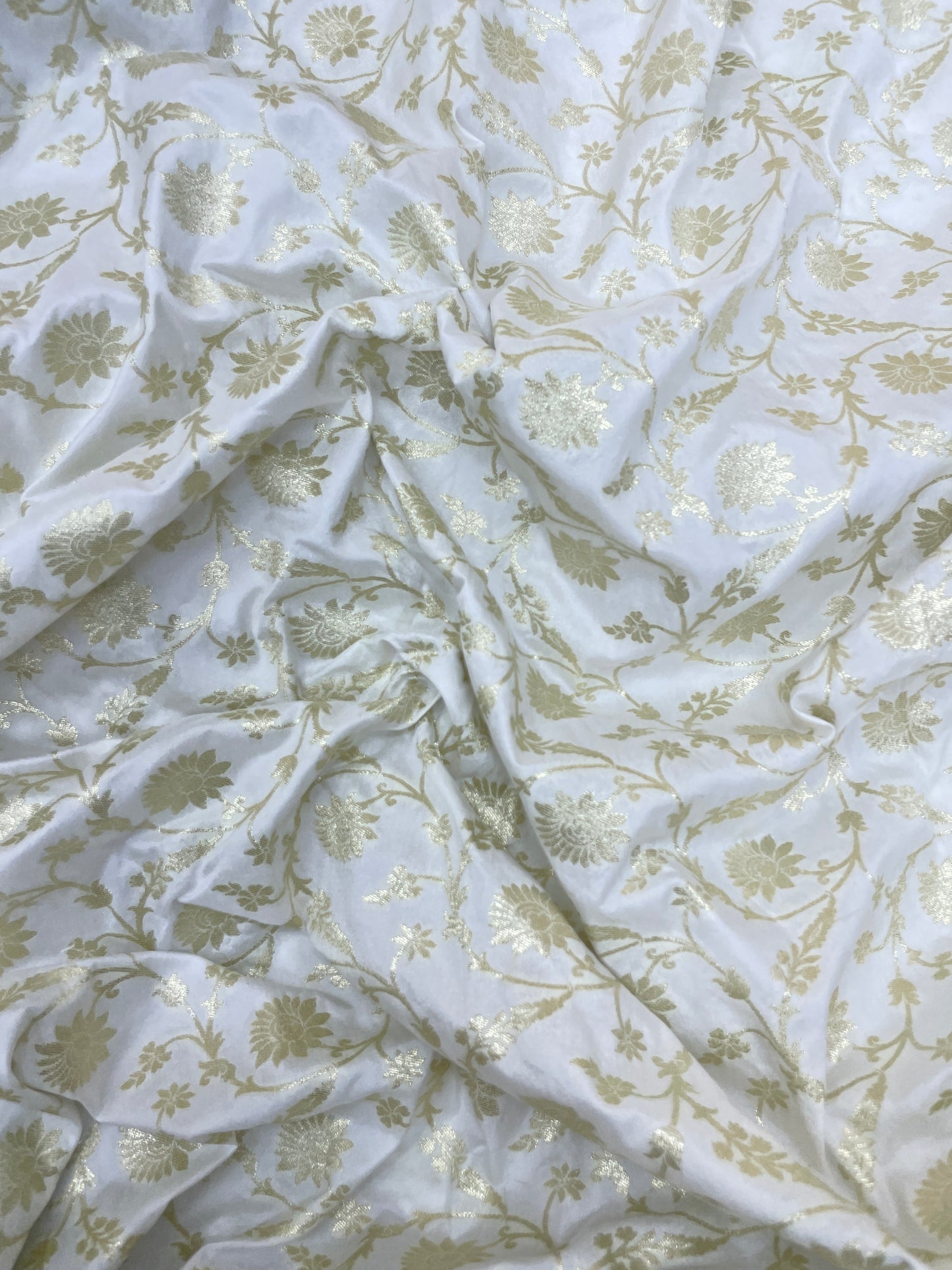 Classic Premium Jacquard On Dola Silk Fabirc