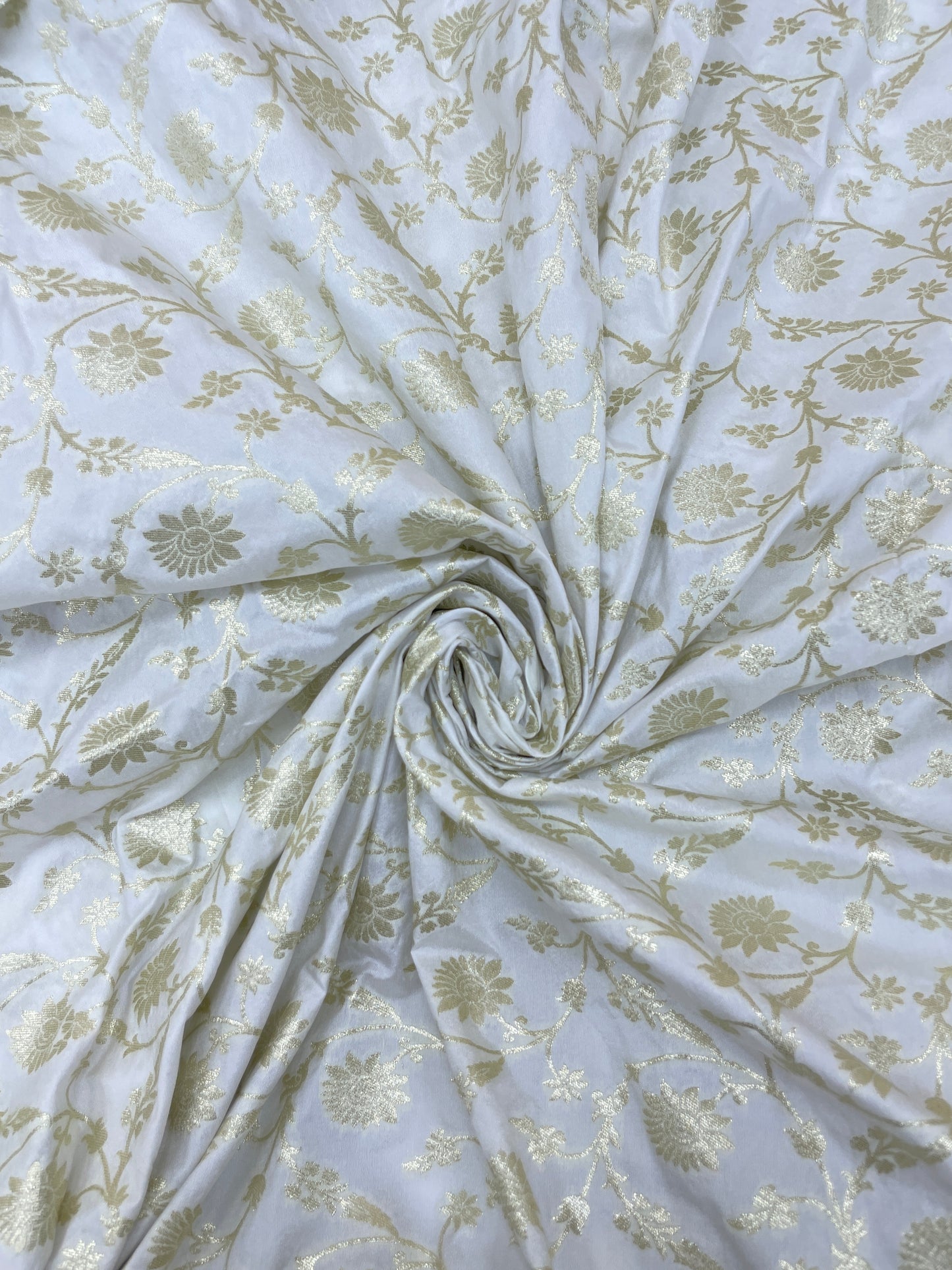 Classic Premium Jacquard On Dola Silk Fabirc