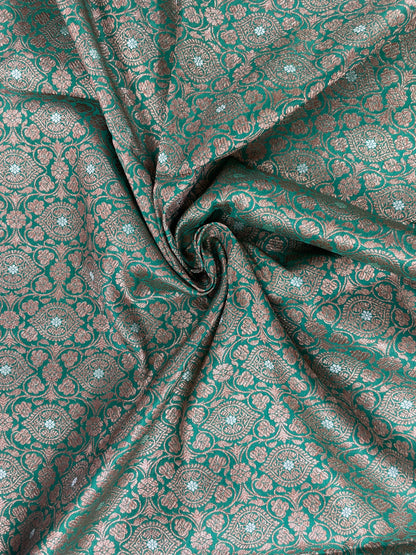 Excellent Elegant Marvelous Floral Zari Weaving On Pure Banarasi Kimkhwab Fabric