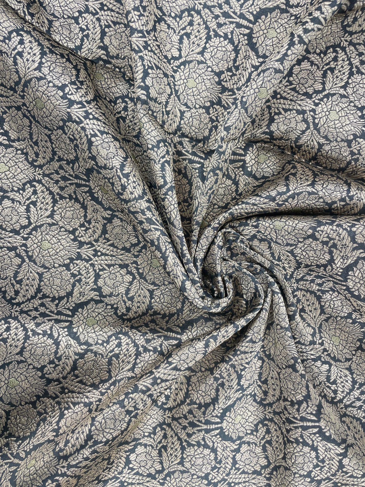 Eye Catching Subtle Traditional Zari Weaving All Over Pure Banarasi Kimkhwab Fabric