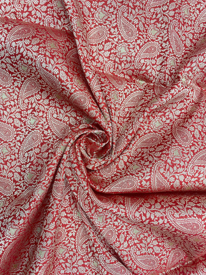 Amazing Pretty Traditional Paisley And Leafy Golden Zari Weaving On Pure Banarasi Kimkhwab Fabric