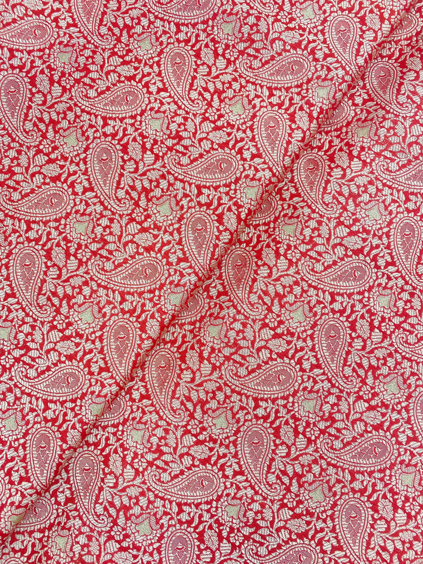 Amazing Pretty Traditional Paisley And Leafy Golden Zari Weaving On Pure Banarasi Kimkhwab Fabric