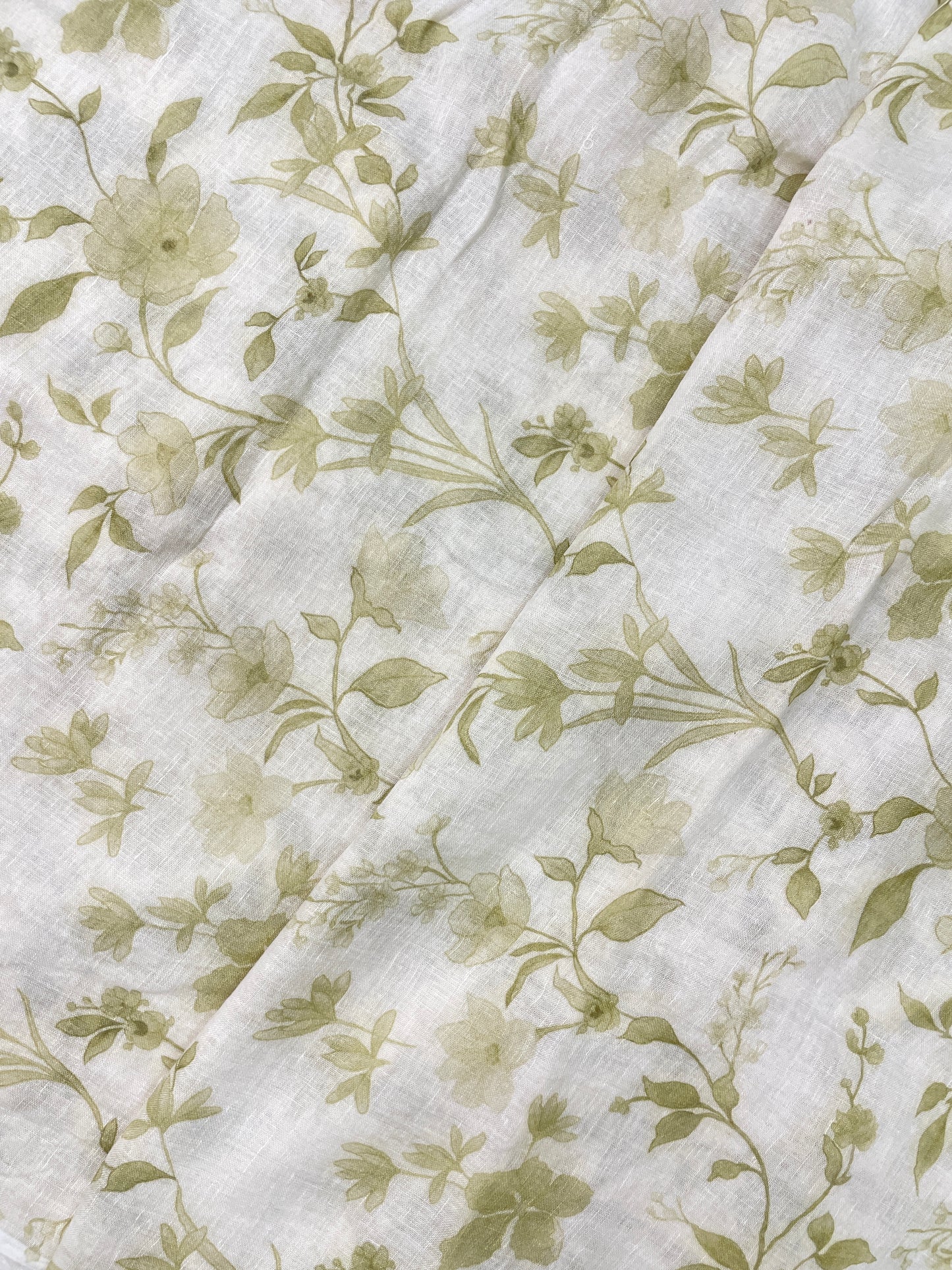 Eye Catching Gorgeous Floral And Leafy Print All Over Linen Fabric