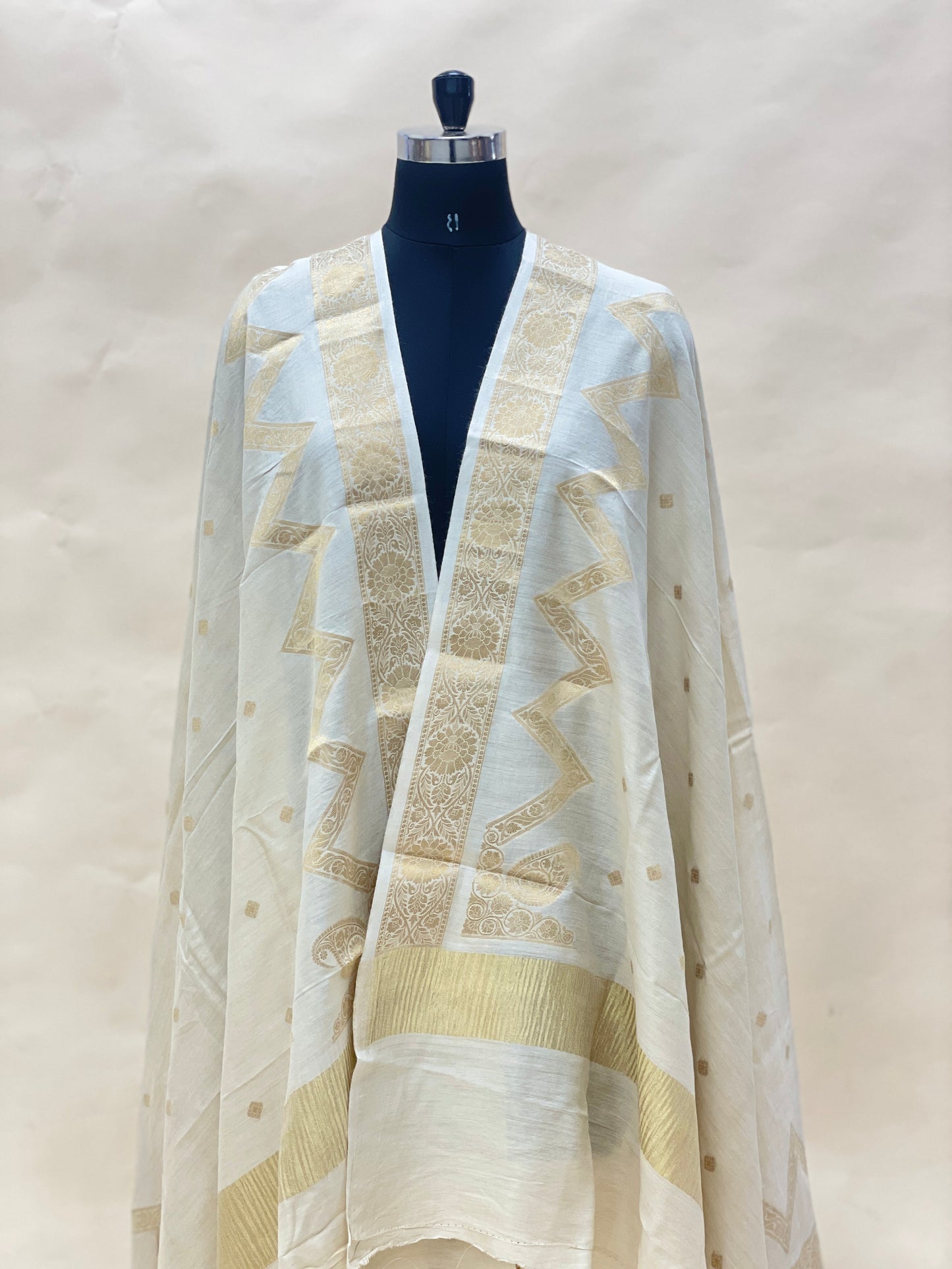 Amazing Unique Traditional Golden Zari Work On Munga Dupatta