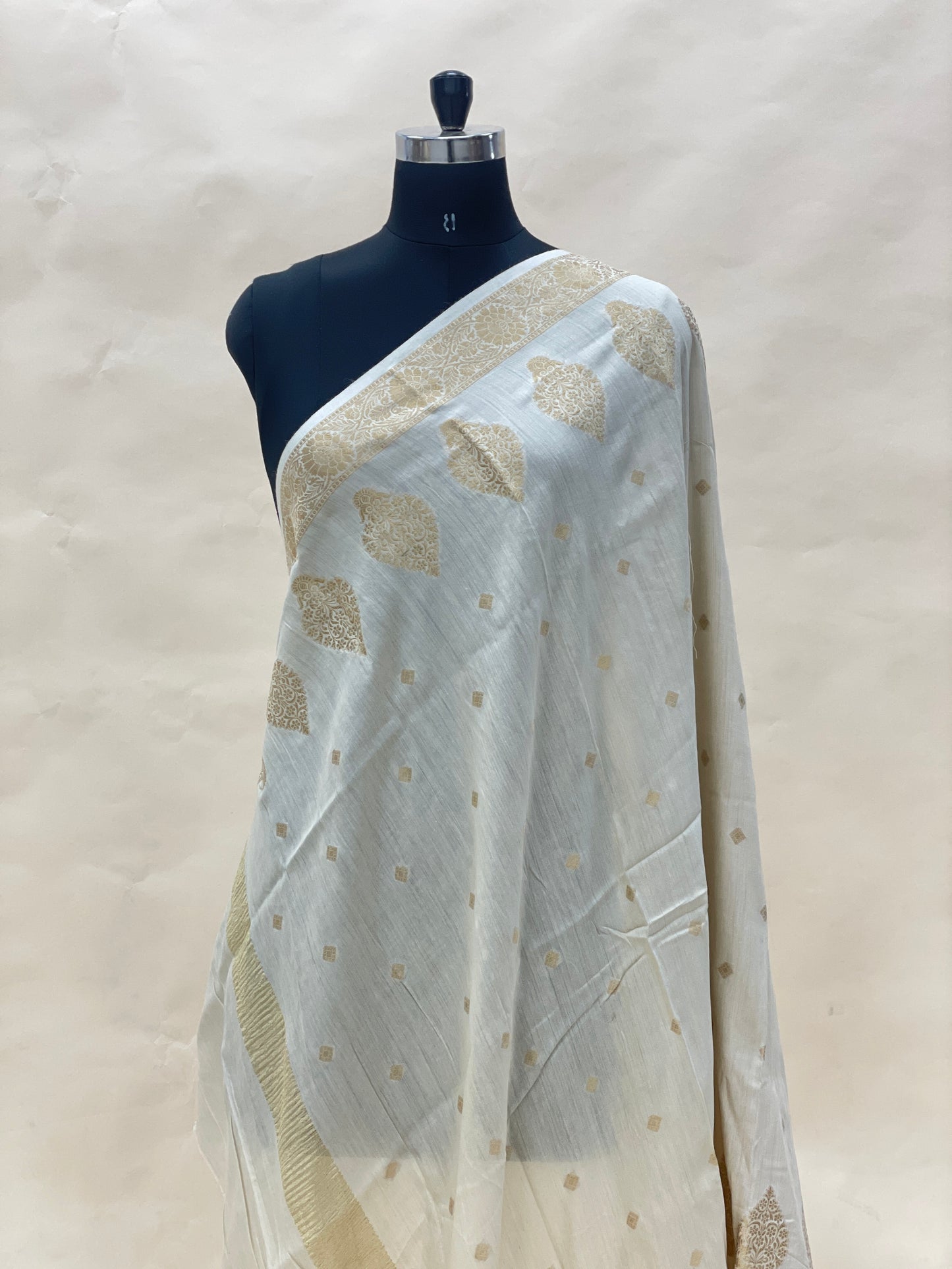 Classic Delicate Golden Zari Butti Work On Munga Dupatta