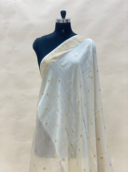 Elegant Classy Floral Zari Butti With Heavy Border Work On Munga Dupatta