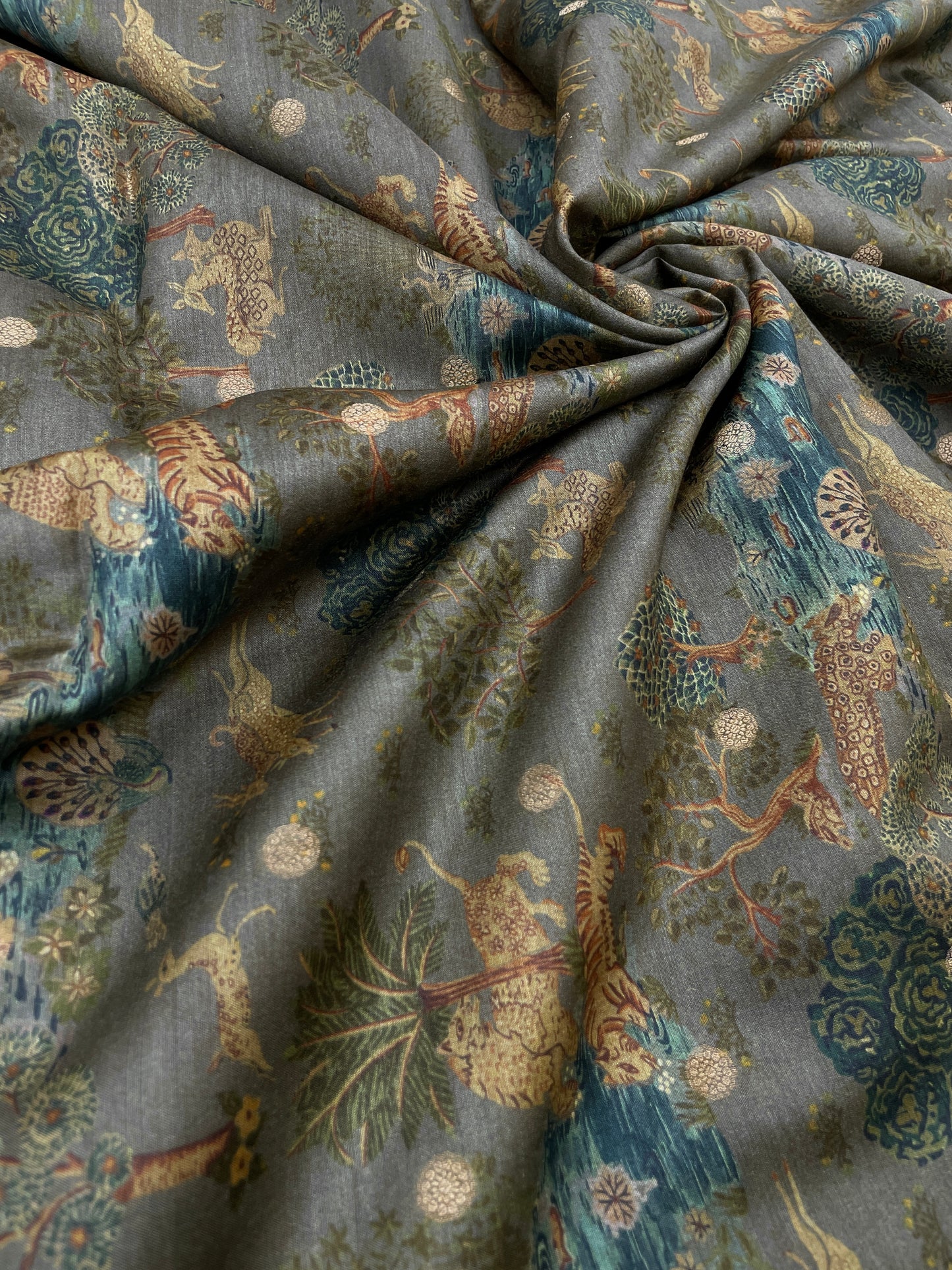 Beautiful Gorgeous Zari Butti Silk Print On Munga Fabric