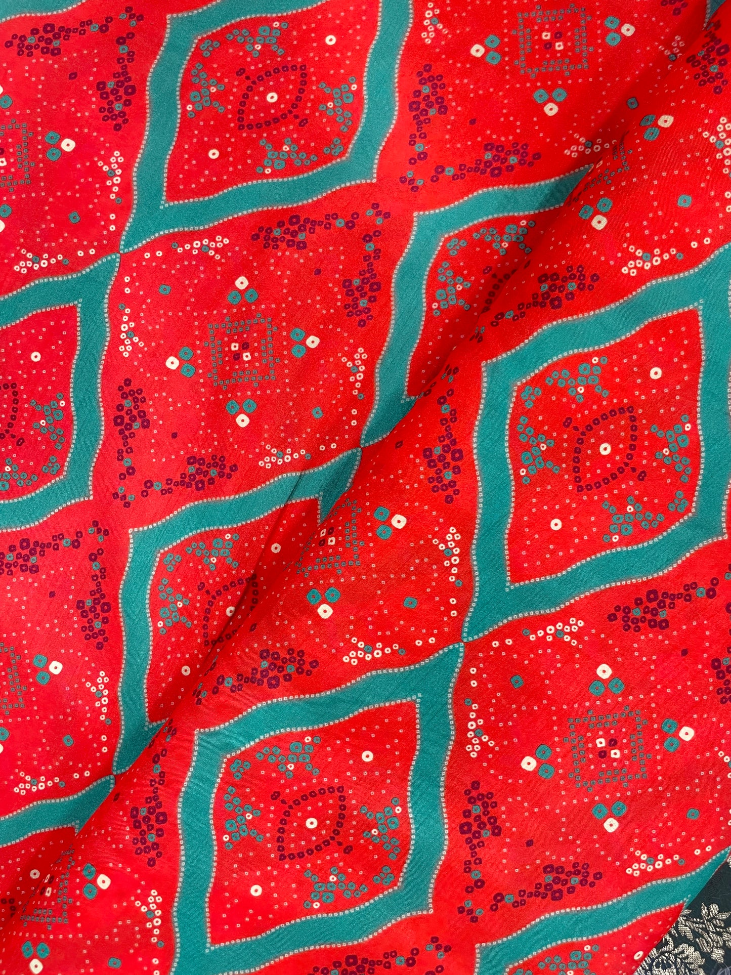 Bright Fascinating Traditional Minimal Print All Over Muslin Fabric