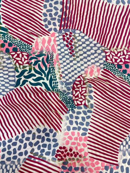 Pleasing Classic Brilliant Abstract Pattern Print On Muslin Fabric