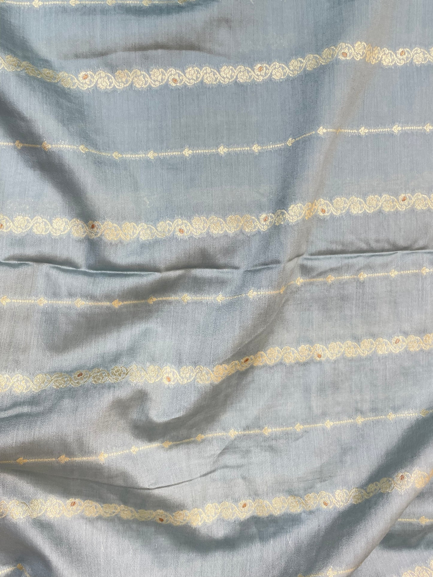 Gorgeous Premium Ethnic Floral And Parallel Line Zari Weaving On Munga Silk Fabric