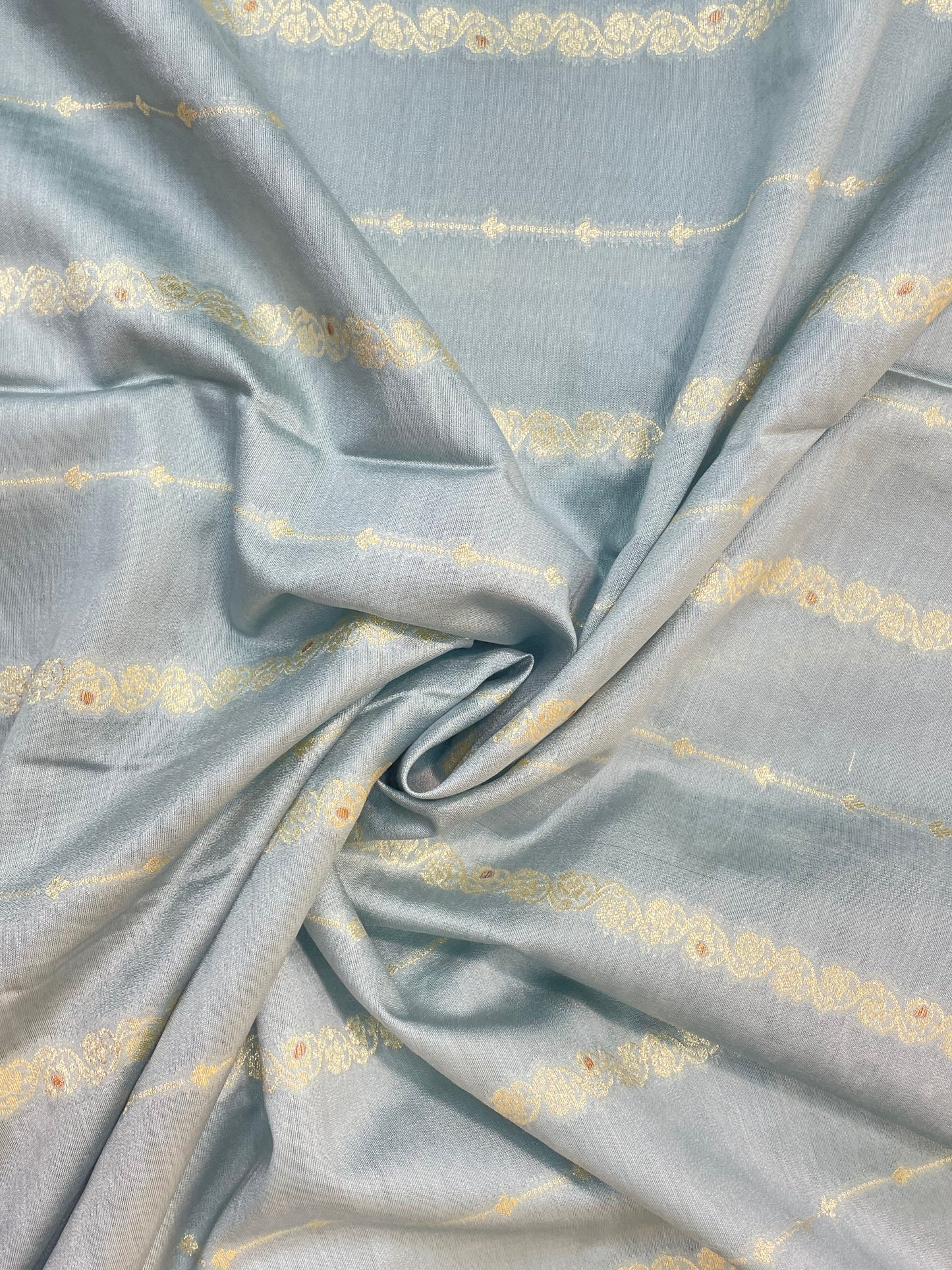 Gorgeous Premium Ethnic Floral And Parallel Line Zari Weaving On Munga Silk Fabric