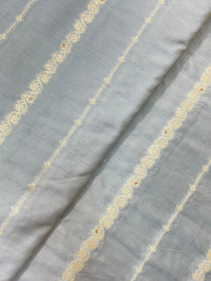 Gorgeous Premium Ethnic Floral And Parallel Line Zari Weaving On Munga Silk Fabric