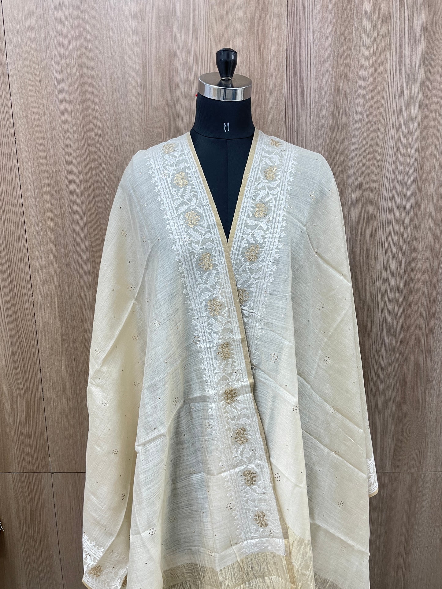 Exclusive Luxurious Ethnic Thread Embroidery On Border With Zari And Mukesh Work On Pure Munga Dupatta