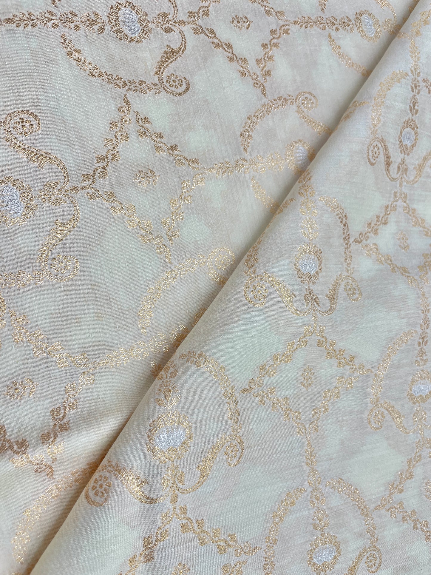 Exquisite Luxurious Golden And Silver Zari Weaving On Pure Munga Silk Dyeable Fabric