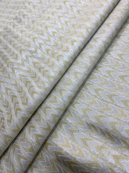 Glorious Stunning Zari Weaving On Pure Munga Silk Fabric