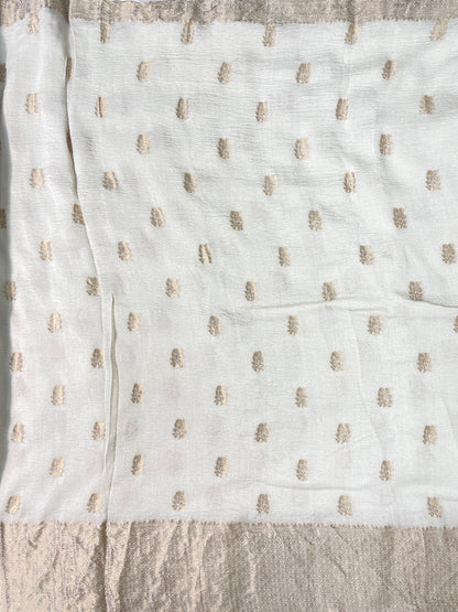 Eye Catching Glorious Traditional Zari Butti Weaving And Heavy Border On Pure Munga Silk Fabric