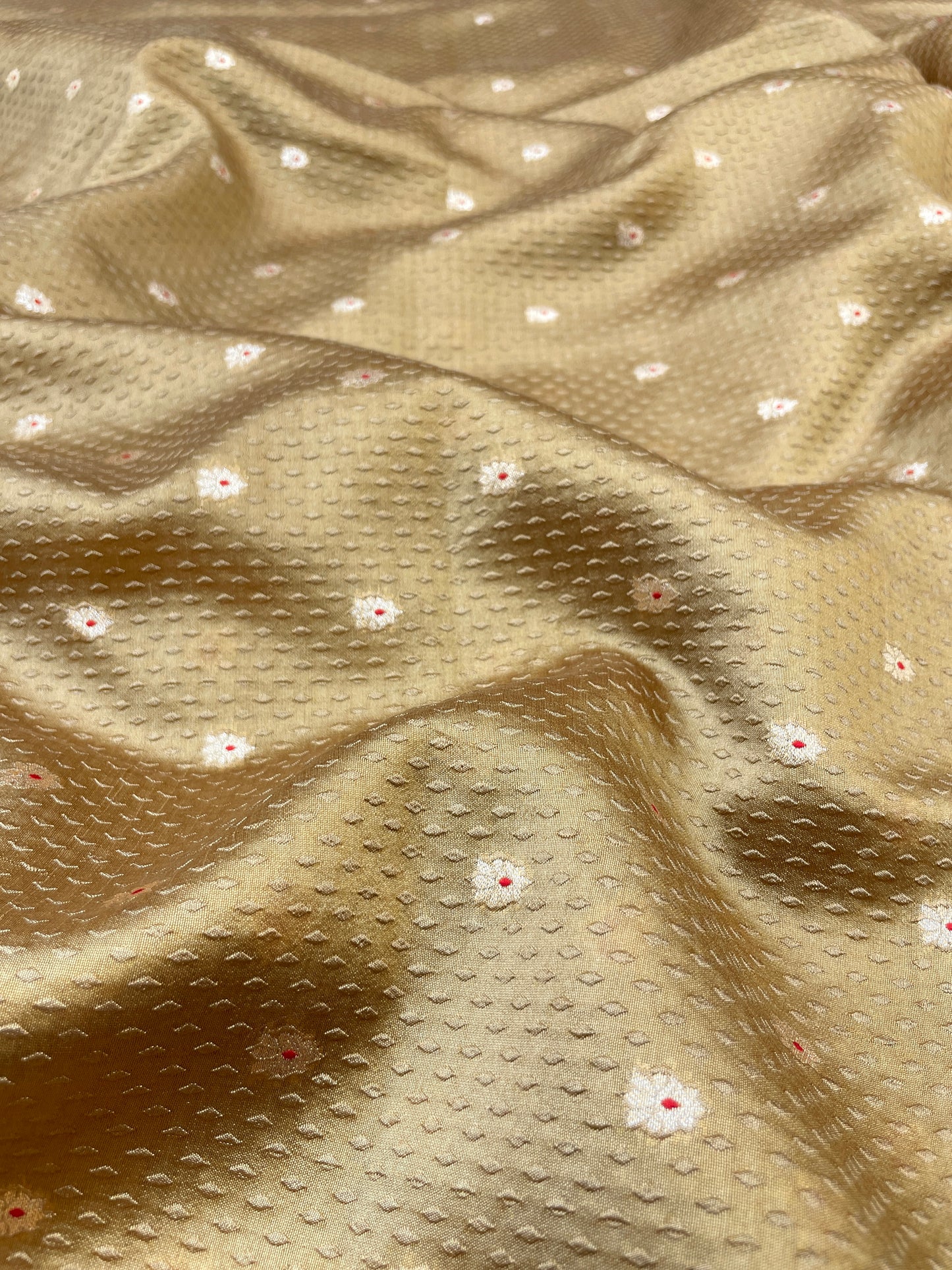 Top Notch Gorgeous Zari Butti Weaving On Pure Silk Fabric