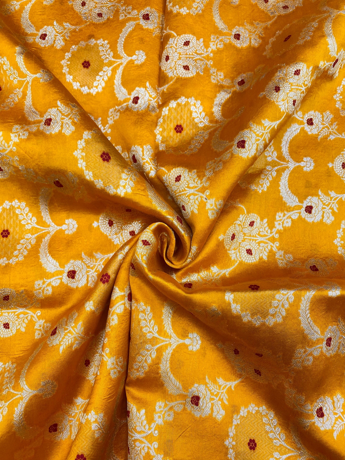 Pretty Classic Floral Zari Weaving On Pure Silk Fabric