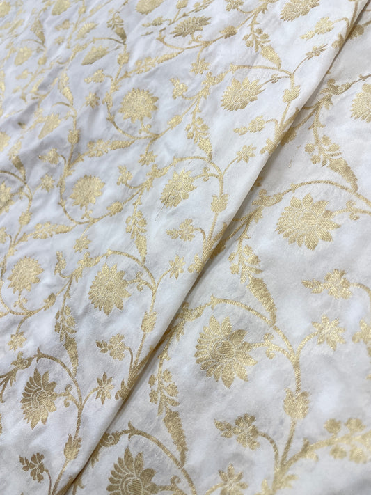 Fantastic Pretty Floral Silk Jacquard Work With Zari Weaving On Banarasi Fabric