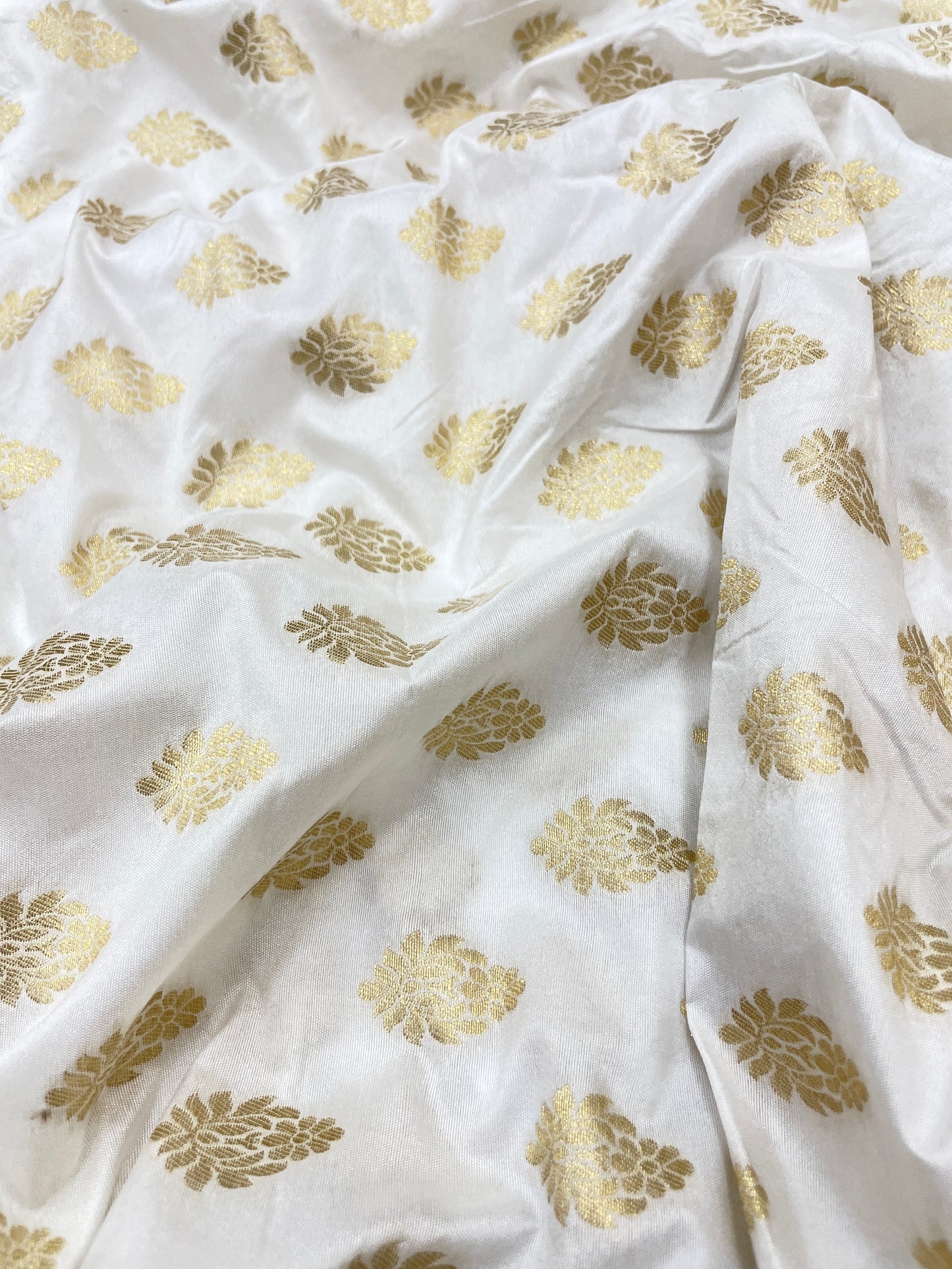 Eye Catching Elegant Silk Jacquard Work With Zari Weaving On White Dyeable Banarasi Fabric