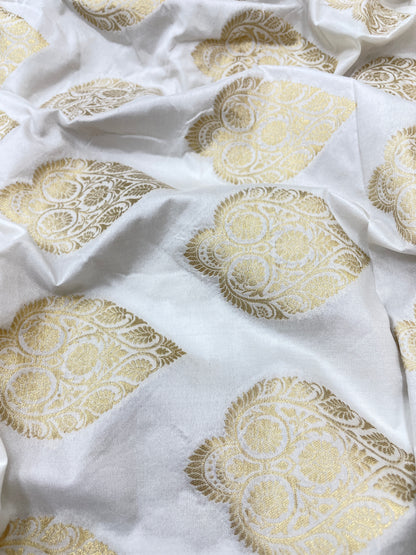 Delightful Premium Big Leafy Silk Jacquard Work With Zari Weaving On White Dyeable Banarasi Fabric