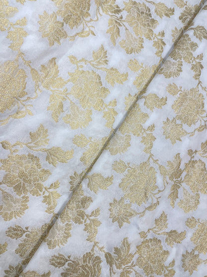 Attractive Pretty Floral Silk Jacquard Work With Zari Weaving On White Dyeable Banarasi Fabric