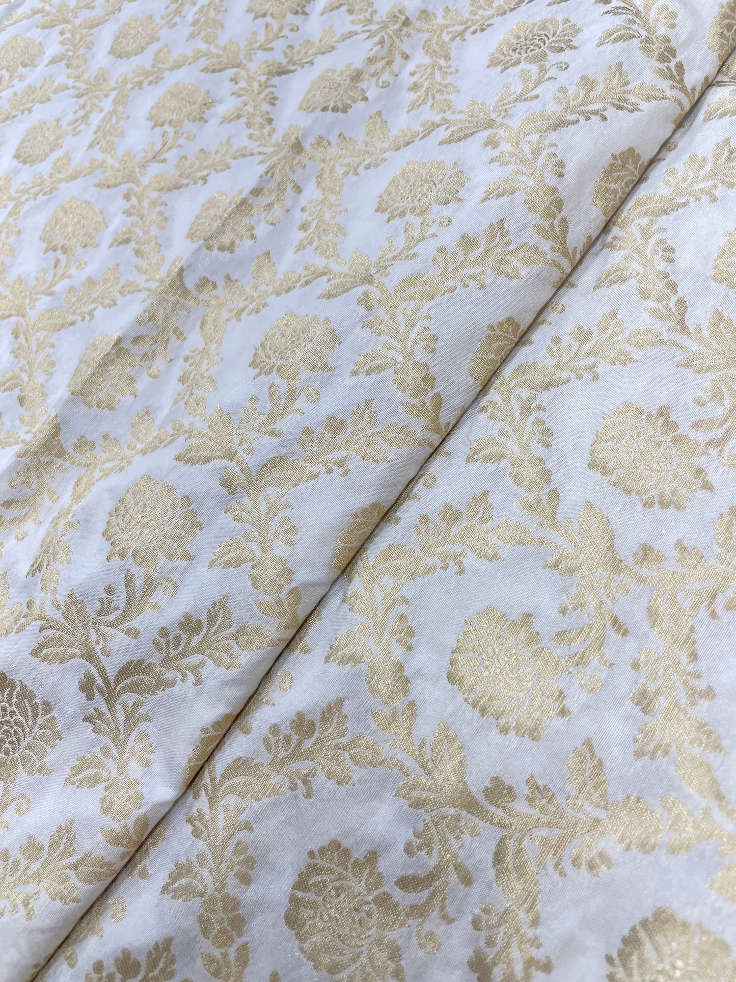 Exquisite Attractive All Over Floral Silk Jacquard Work With Zari Weaving On White Dyeable Banarasi Fabric