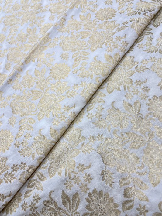 Minimal Dainty Floral Silk Jacquard Work With Zari Weaving On White Dyeable Banarasi Fabric