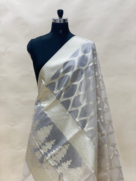 Delicate Fantastic Ethnic Triangular Work On Tissue Dupatta