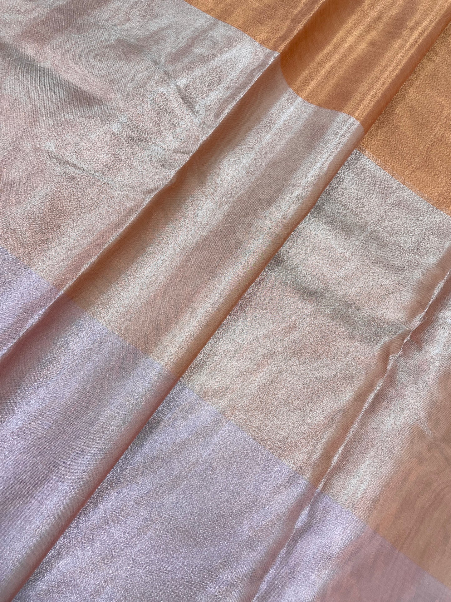 Pretty Attractive 3D Illusion Print Peach, Light Orange, and Orange Hues on Tissue Fabric