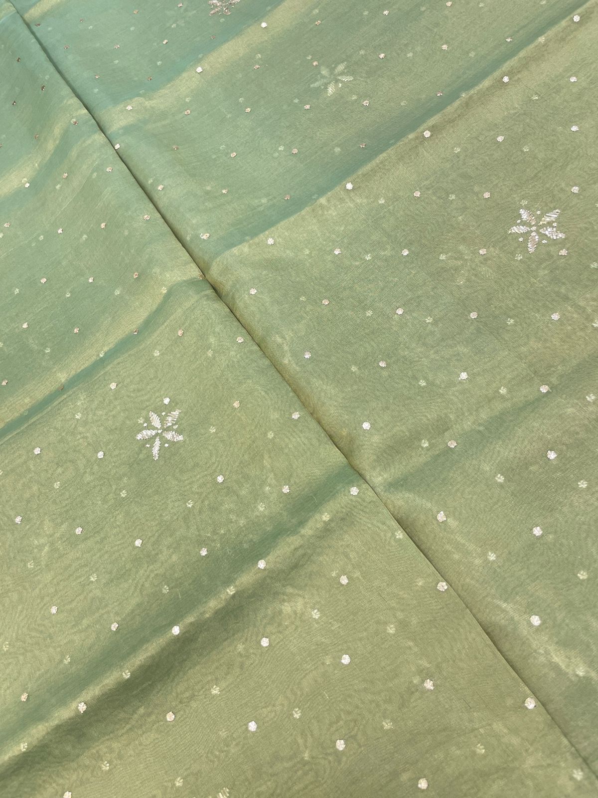 Pure Tissue With Hand Mukesh