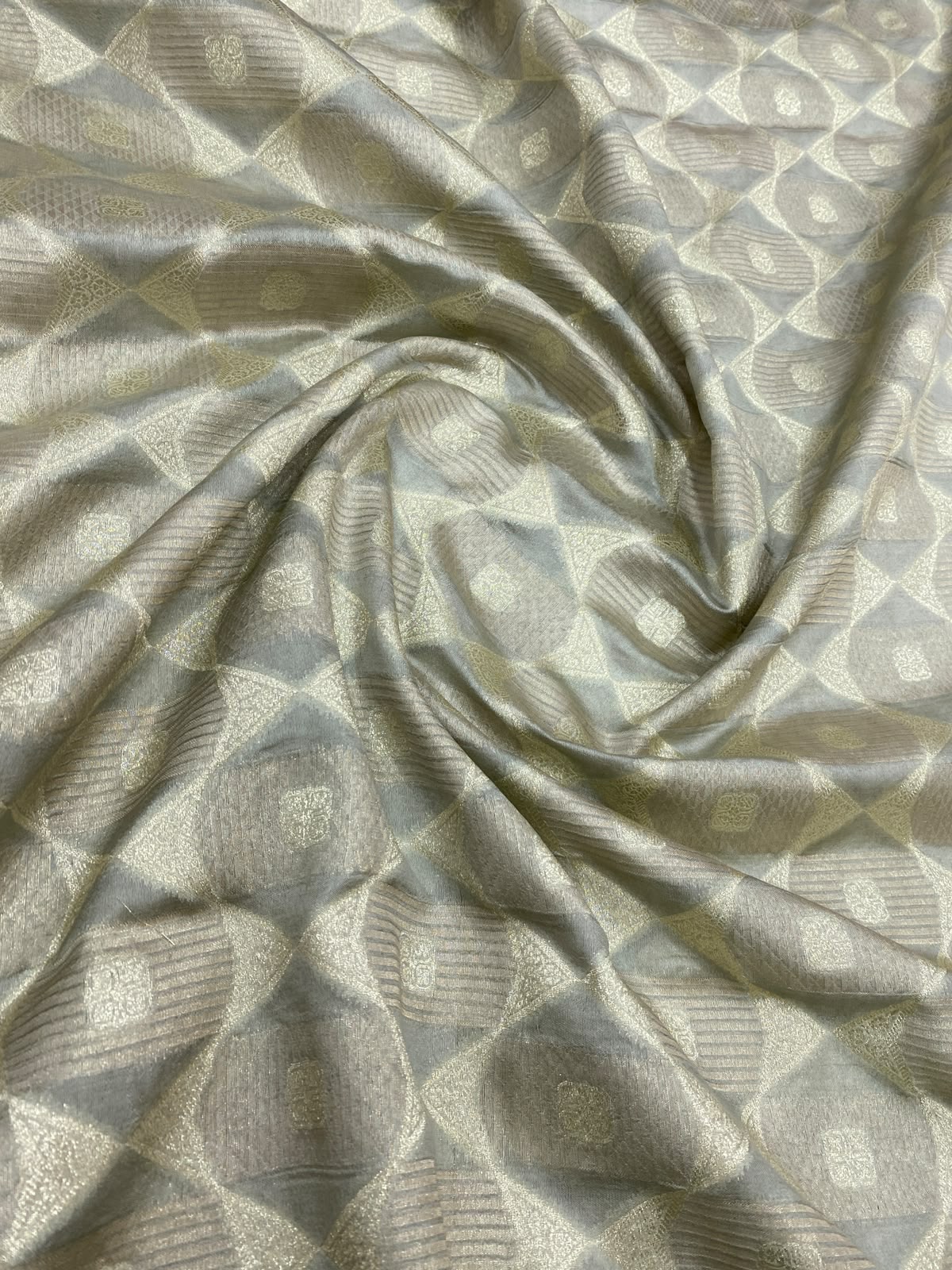 Pure TIssue Fancy Brocade (44"inch)